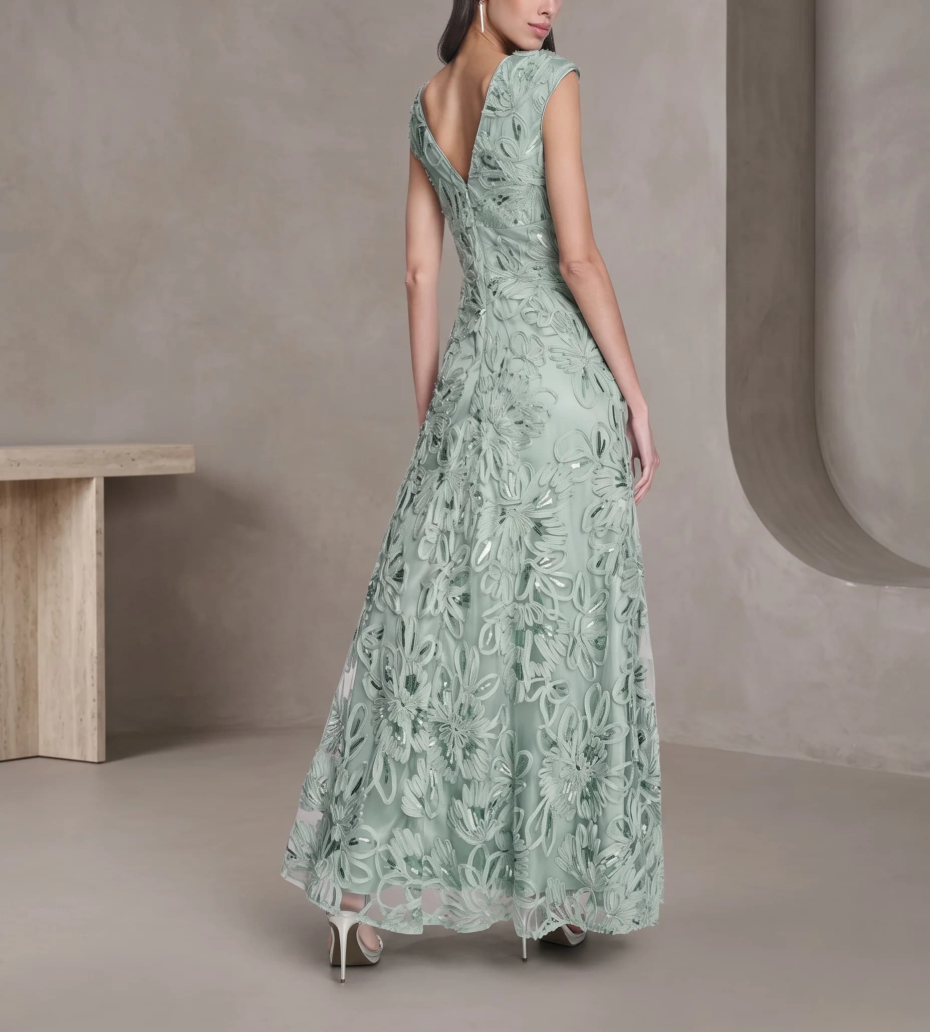 Vestido Verde eucalipto en color verde (espalda)