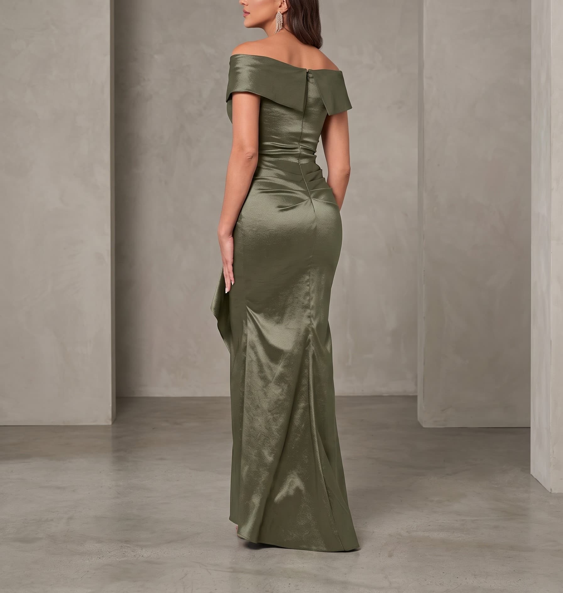 Vestido Verde oliva en color verde (espalda)